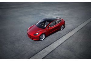 Tesla Model 3 стала значительно дешевле